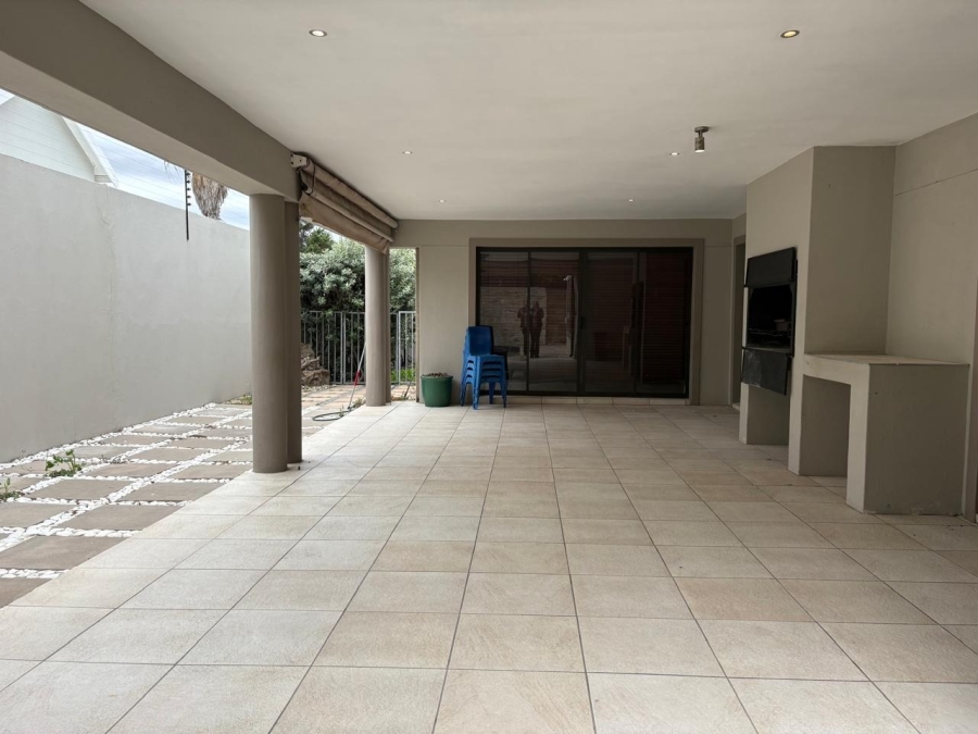 To Let 6 Bedroom Property for Rent in West Beach Western Cape